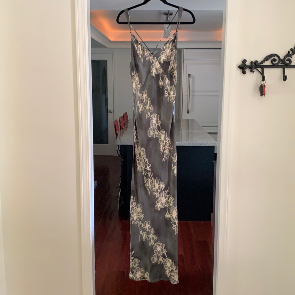 Free People long dress with slit on the side💐